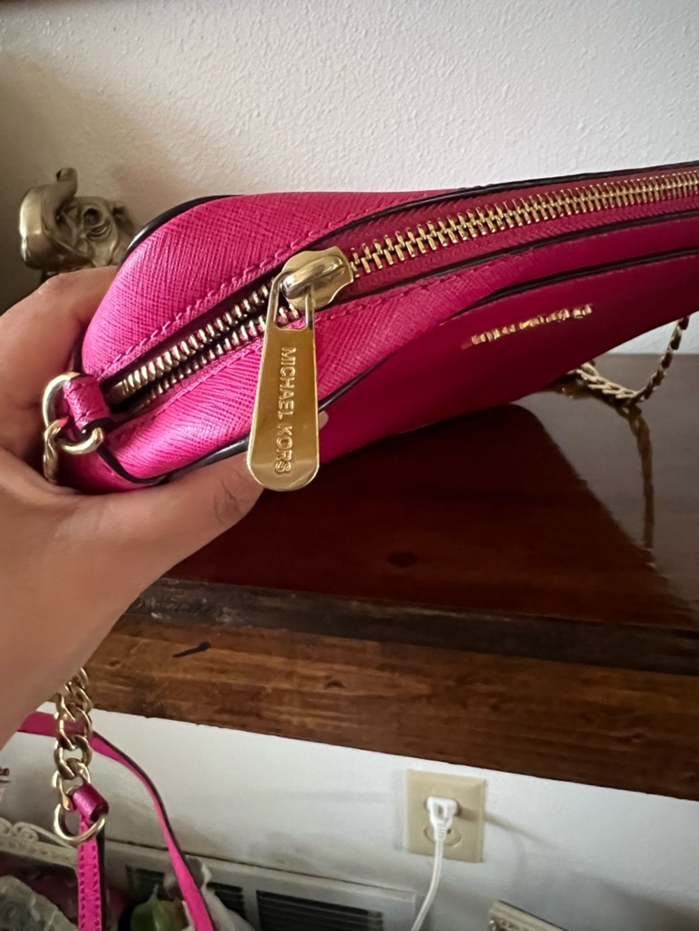 Michael Kors Hot Pink Crossbody Bag with Gold Chain - Picture 3 of 7